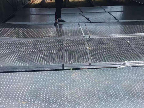 镀锌花纹板